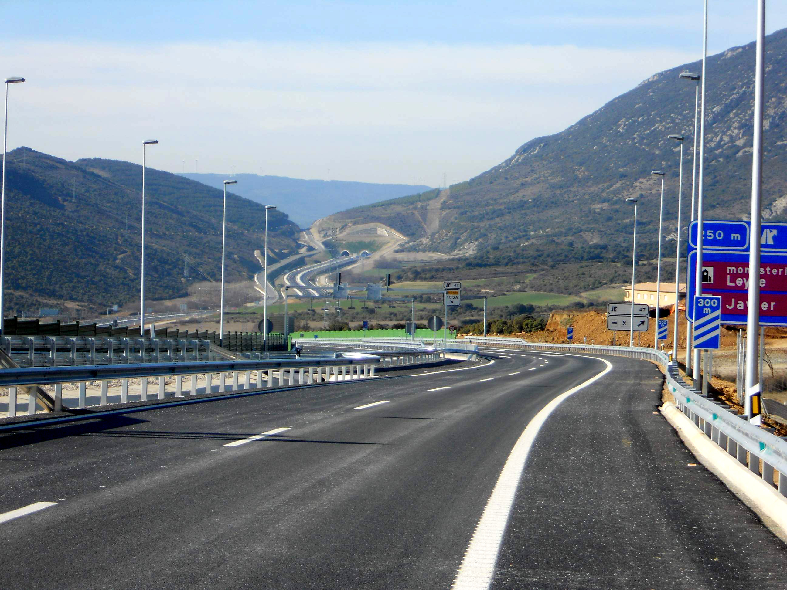 Electromechanical and control installations in the Yesa and Liédena tunnels (Navarra)